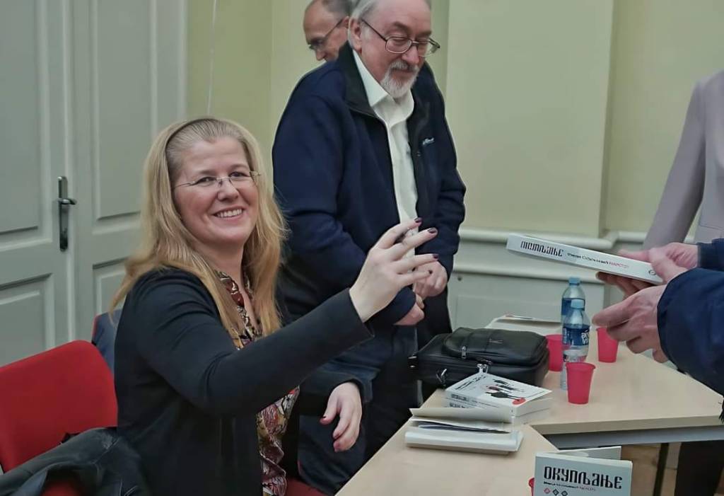 FOTOGRAFIJA: Slike sa predstavljanja romana OKUPLJANJE, u biblioteci „Đorđe Jovanović“, DRUŠTVO KNJIŽEVNIKA BEOGRADA,&nbsp;26.3.2024